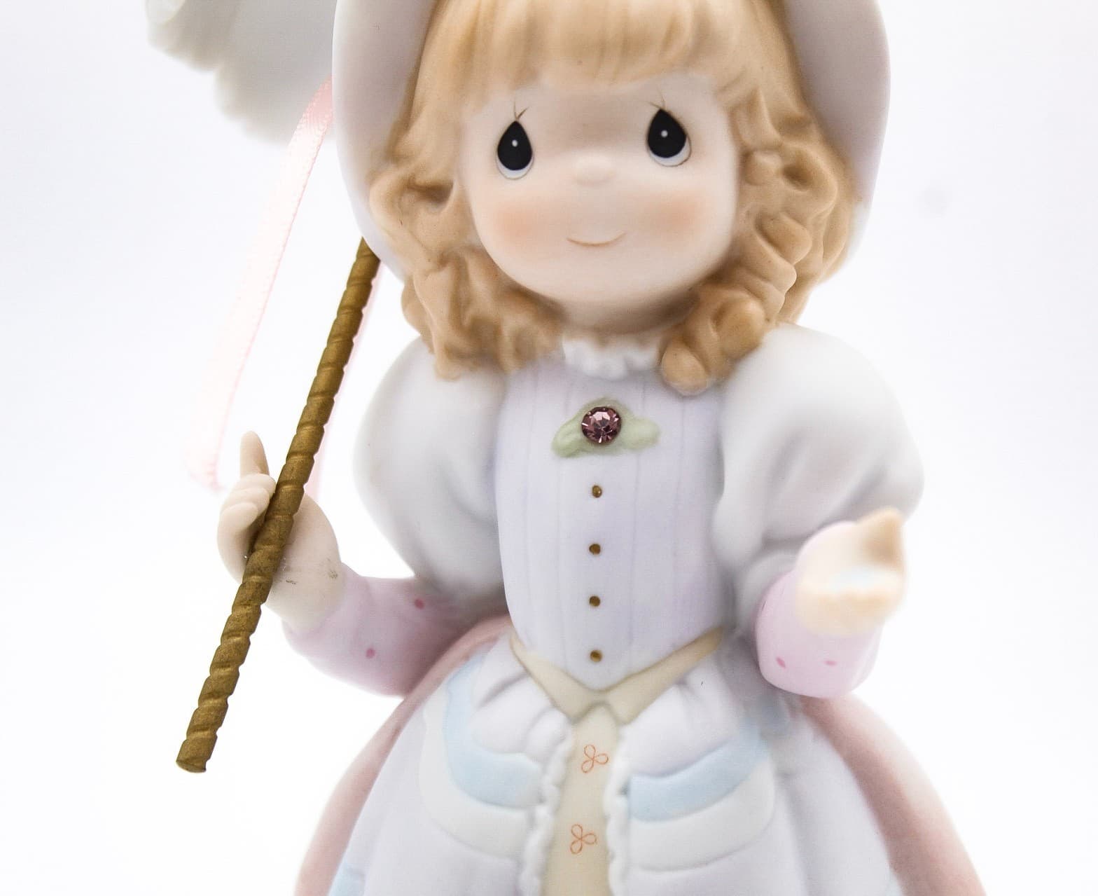 Precious Moments Hope Is Revealed Through God's Word Porcelain Figurine 1998 - Thumbnail 3
