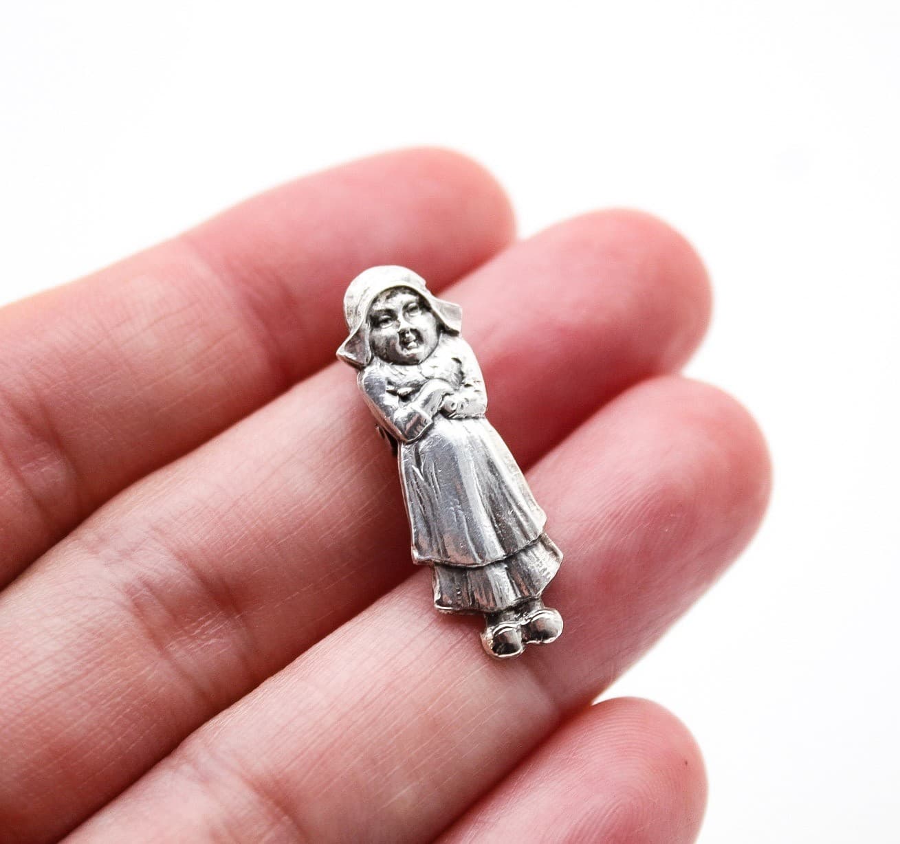 R. Blackinton & Co Vintage Sterling Silver Double Pouting Dutch Girl Bib Clip - Thumbnail 2