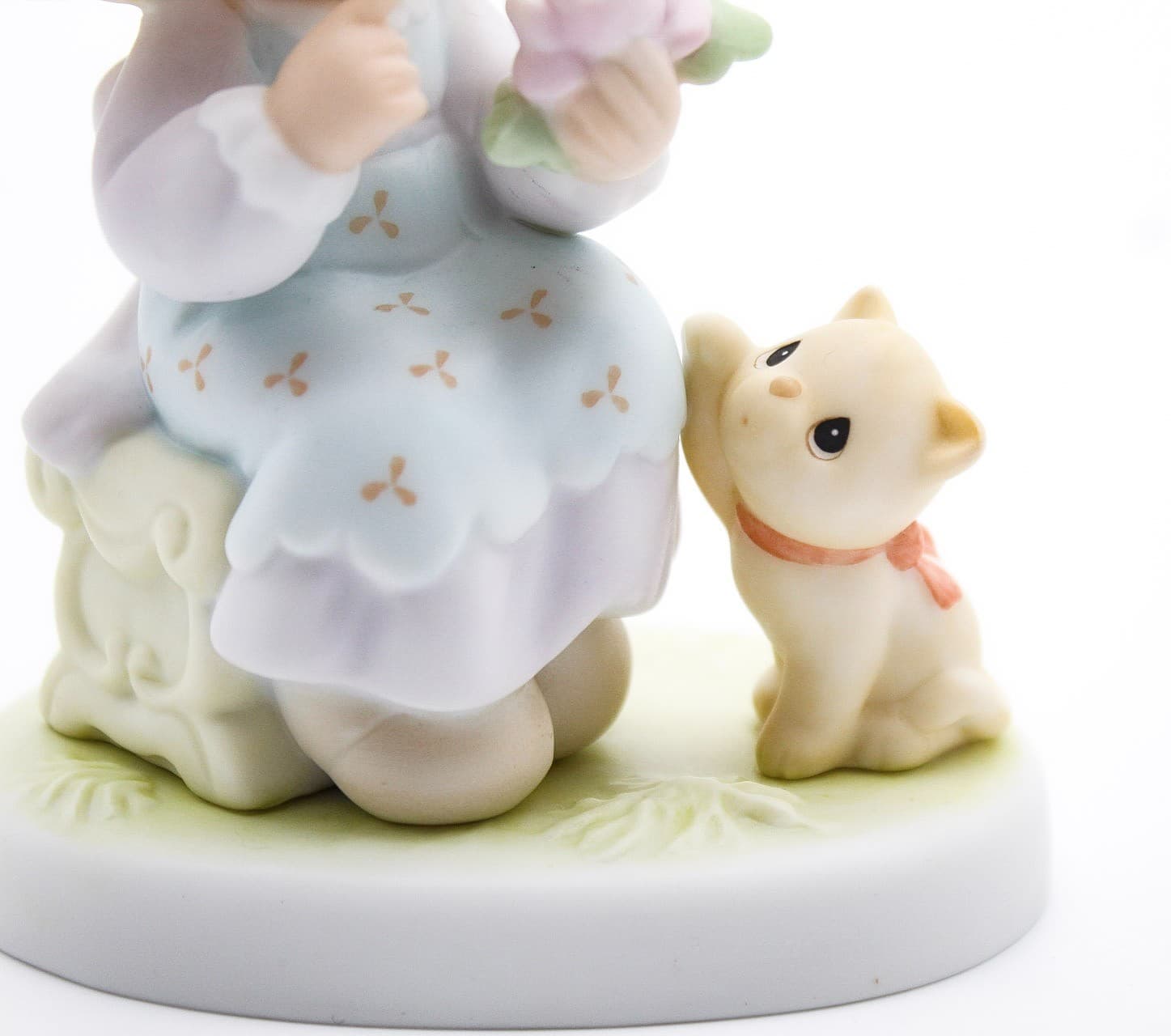 Precious Moments Auntie, You Make Beauty Blossom Enesco Porcelain Figurine 2000 - Thumbnail 5