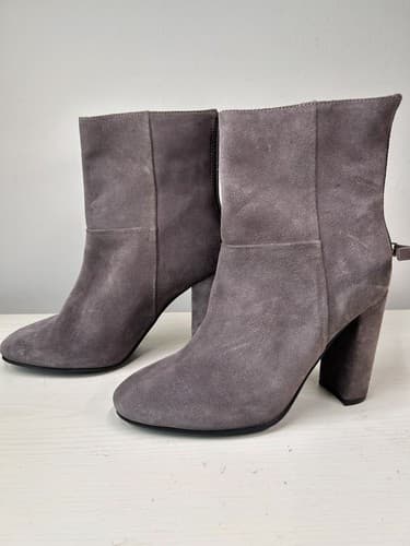 Seychelles Gray Boots with Chunky Heel and Rounded Toe Size 8