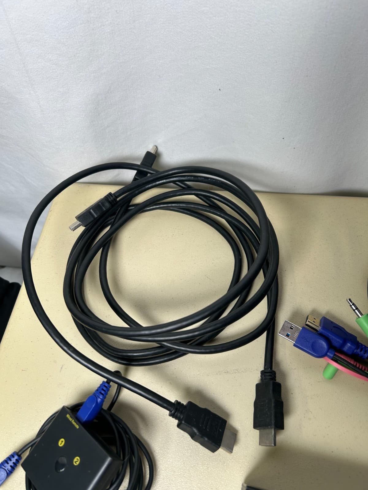 2 Port HDMI KVM Switch 4K Dual Monitor Extended Display W/ USB 2.0/Audio Support - Thumbnail 8