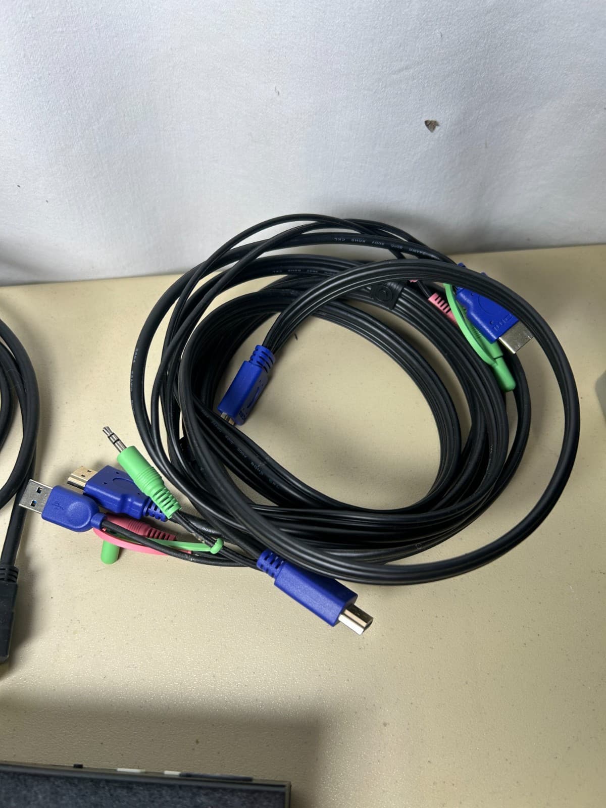 2 Port HDMI KVM Switch 4K Dual Monitor Extended Display W/ USB 2.0/Audio Support - Thumbnail 7
