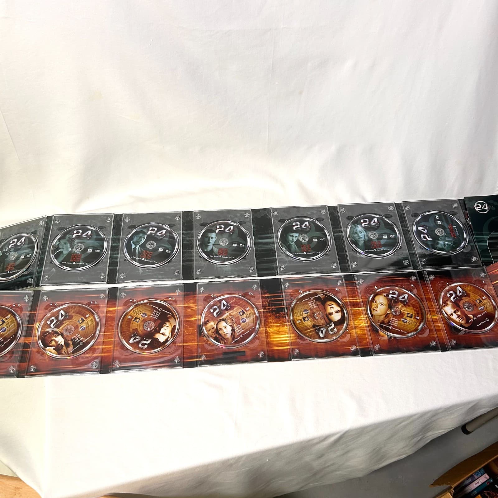 24 DVD Box Set – Complete First Five Seasons + Season 8 of the Hit Drama Series - Thumbnail 4
