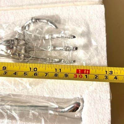 New in Box Department 56 Arm/hand Skeleton Salad Server Tongs Halloween 12" - Thumbnail 5