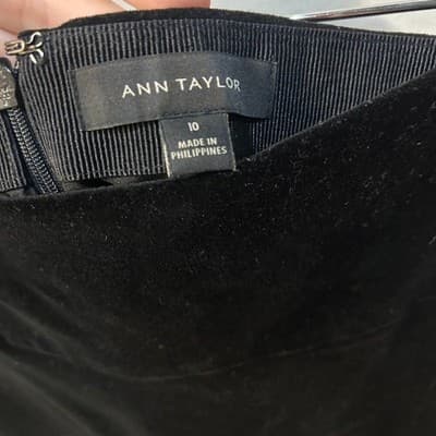 Ann Taylor Black Velvet Pencil Skirt Size 10 Dark Academia - Thumbnail 2