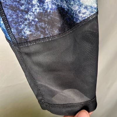 Adore Me High rise capri leggings blue black white abstract print medium - Thumbnail 4