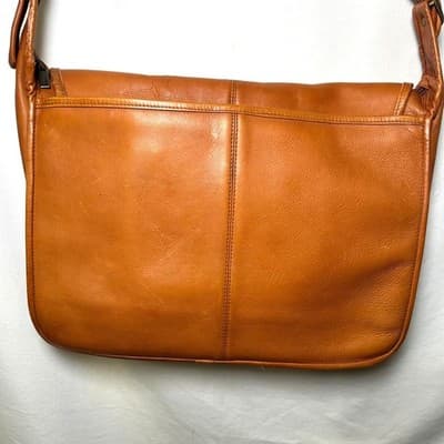 Le Donne Leather Messenger Bag, crafted from Colombian Vaquetta leather - Thumbnail 5
