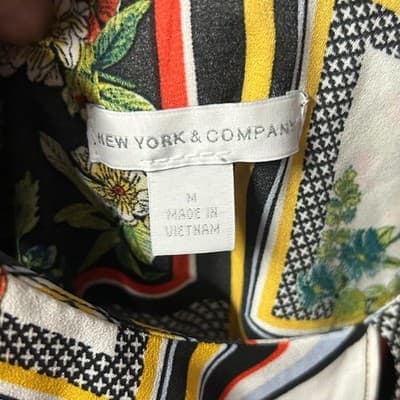 New York & Co bold scarf-print cold-shoulder tomato girl top Medium - Thumbnail 6