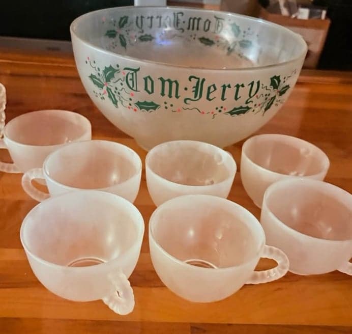 VINTAGE TOM AND JERRY PUNCH BOWL SET