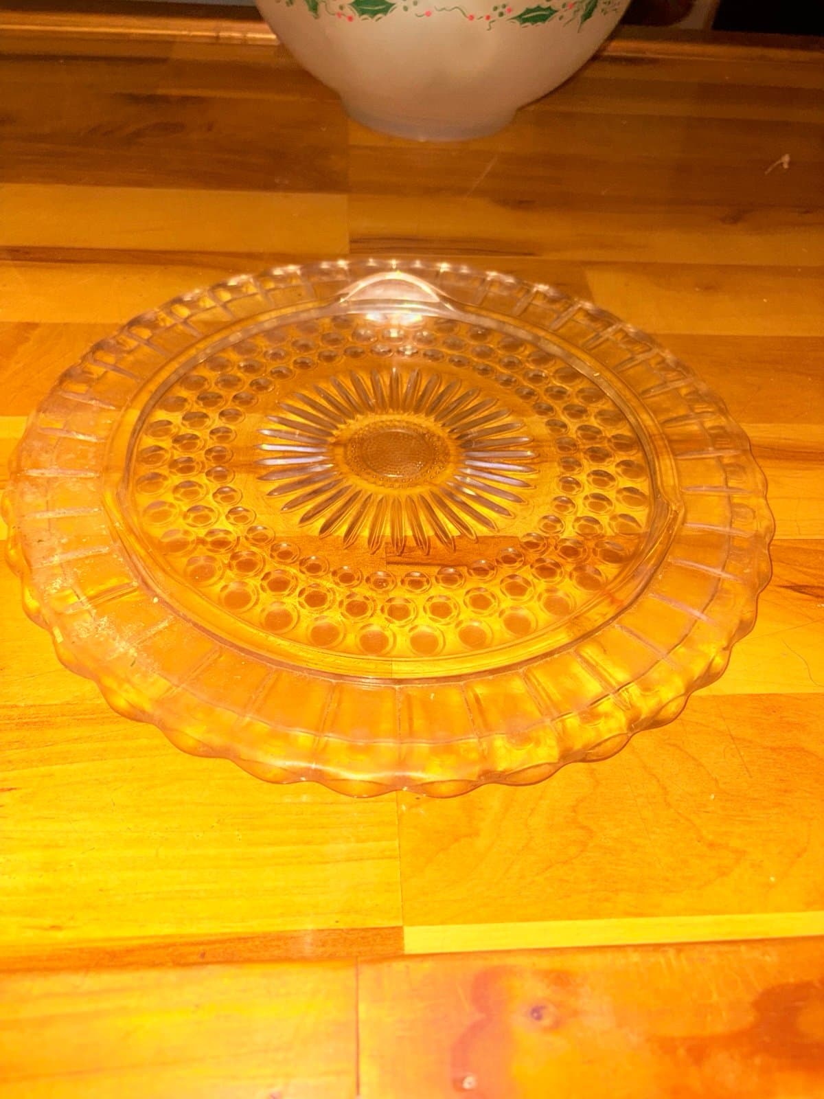 Footed cake plate