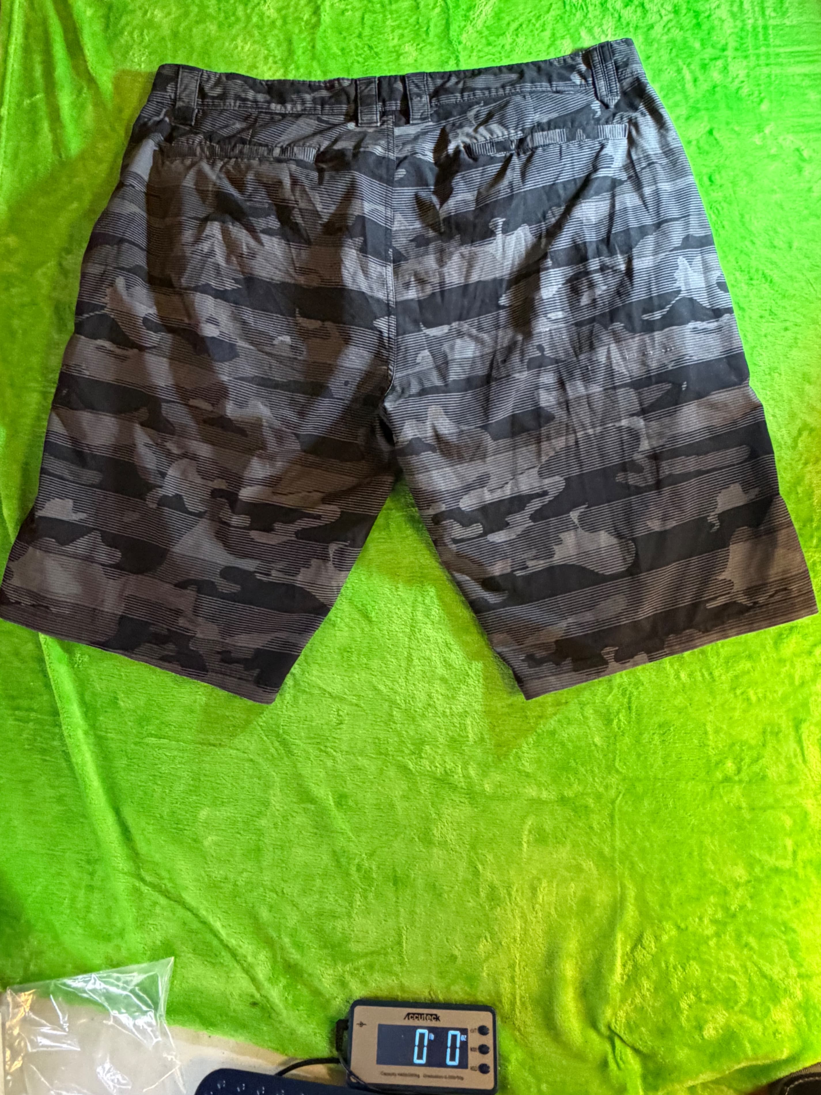 Oakley Camo Stripe Hybrid Shorts Mens Sz 40 Black Gray - Thumbnail 2