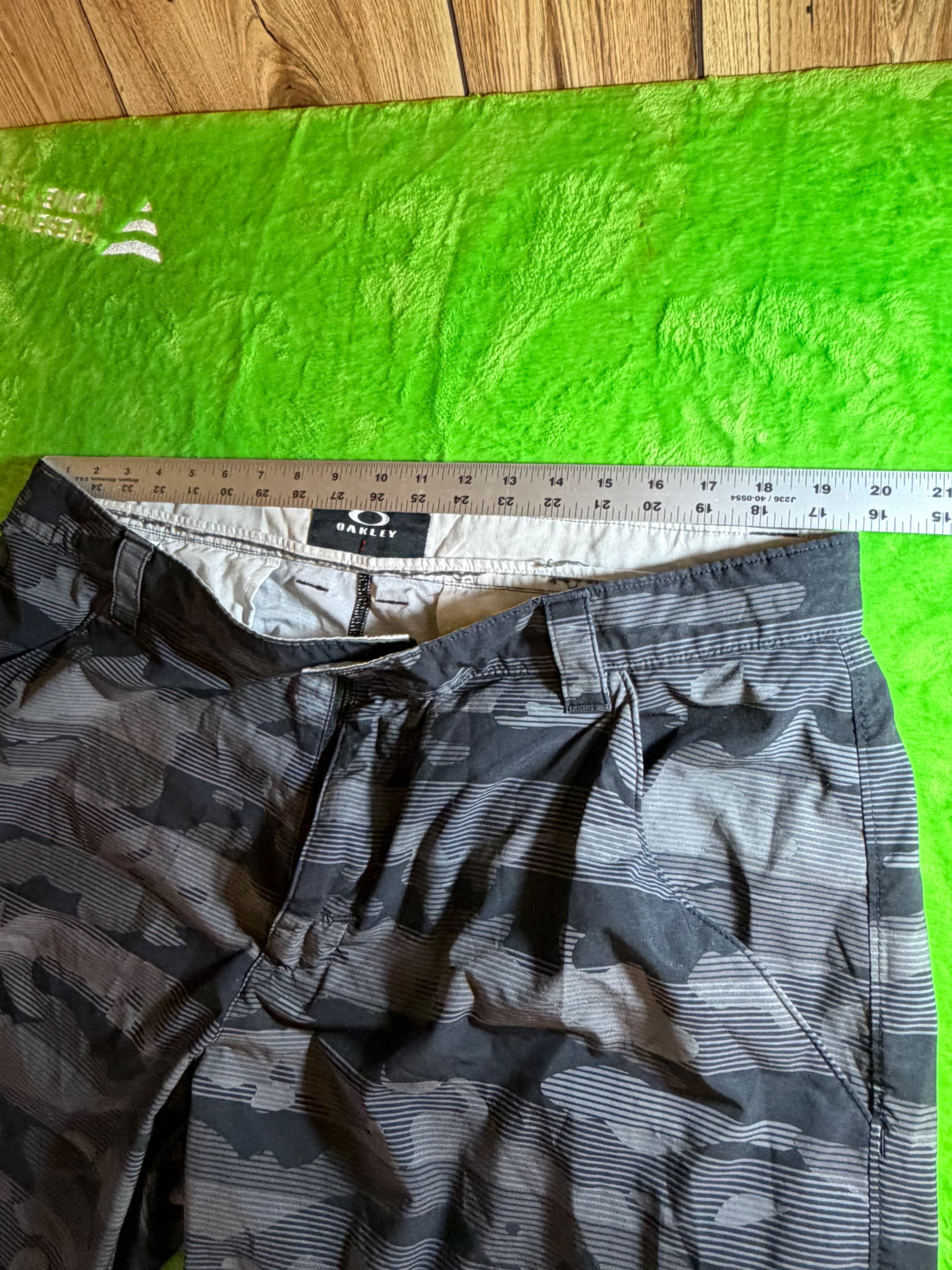Oakley Camo Stripe Hybrid Shorts Mens Sz 40 Black Gray - Thumbnail 5