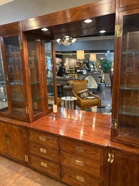 Henredon 3 Piece Lighted Cabinet With Mirror And 8 Doors And 6 Drawers - Thumbnail 5