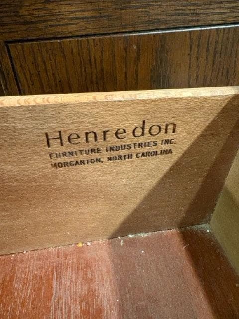 Henredon 3 Piece Lighted Cabinet With Mirror And 8 Doors And 6 Drawers - Thumbnail 4