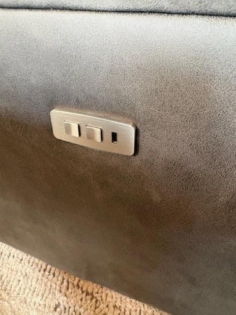 Southern Motion Vista Dual Power Reclining Sofa - Thumbnail 6