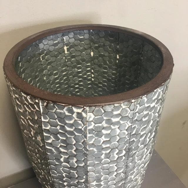 *NEW* Small Ceramic Vase In Charcoal - Thumbnail 3