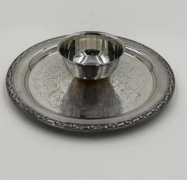 Oneida Silver Tray With Attached Dip Bowl - Thumbnail 2