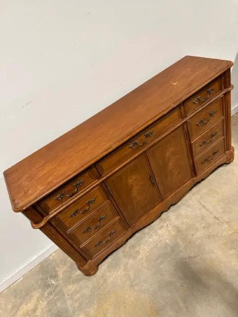 Ashley Dresser with 9 Drawers & 2 Doors - Thumbnail 5