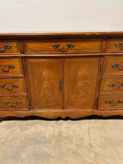Ashley Dresser with 9 Drawers & 2 Doors - Thumbnail 4