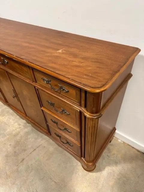 Ashley Dresser with 9 Drawers & 2 Doors - Thumbnail 3