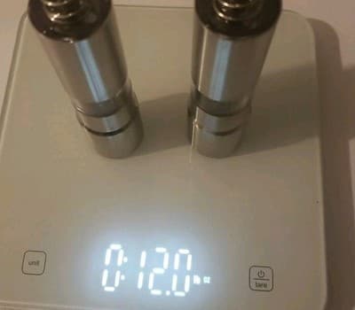 Stainless steel salt and pepper grinder set. - Thumbnail 4
