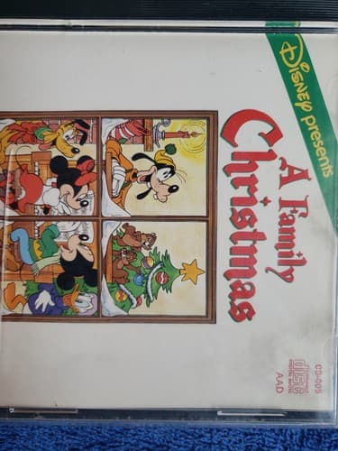 Disney Presents A Family Christmas (CD 1997 Disneyland) *Rare* OOP *Very Good*