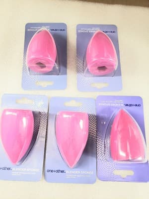 ONE+ OTHER PINK BLENDER SPONGES (LOT OF 5)