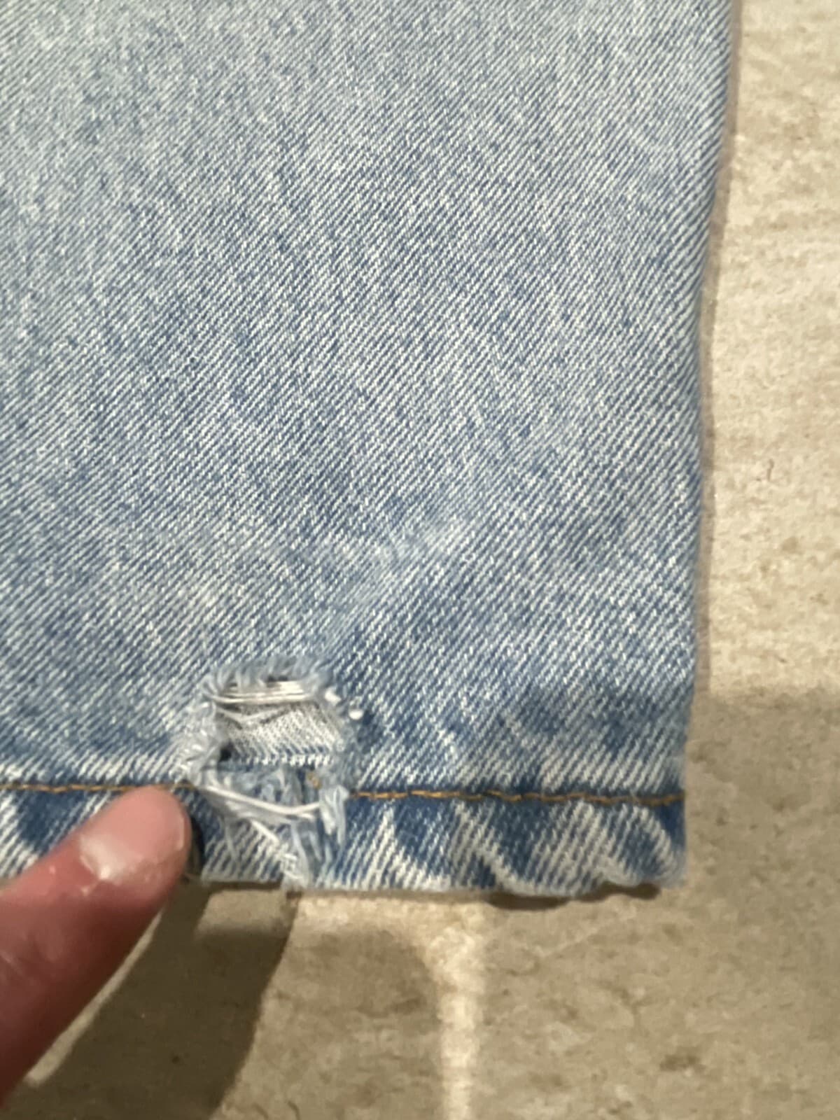VTG Levi's 17512-0291 Women's Jeans 8 Light Blue Denim Distressed Made In USA - Thumbnail 3