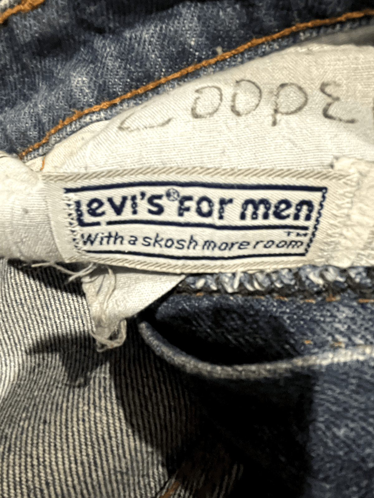 VINTAGE LEVI'S MENS LEATHER TAB DENIM JEANS, W40 L32, 43549-0217 FITS 38x32 - Thumbnail 9