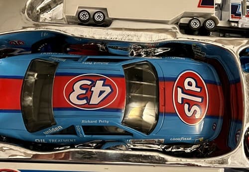 Racing Champions Richard Petty Limited Edition Collectors Set NASCAR Open Box - Thumbnail 3