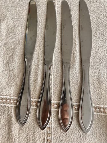 Four Pfaltzgraff AMERICAN BEAD Stainless 18/0 Knives EUC