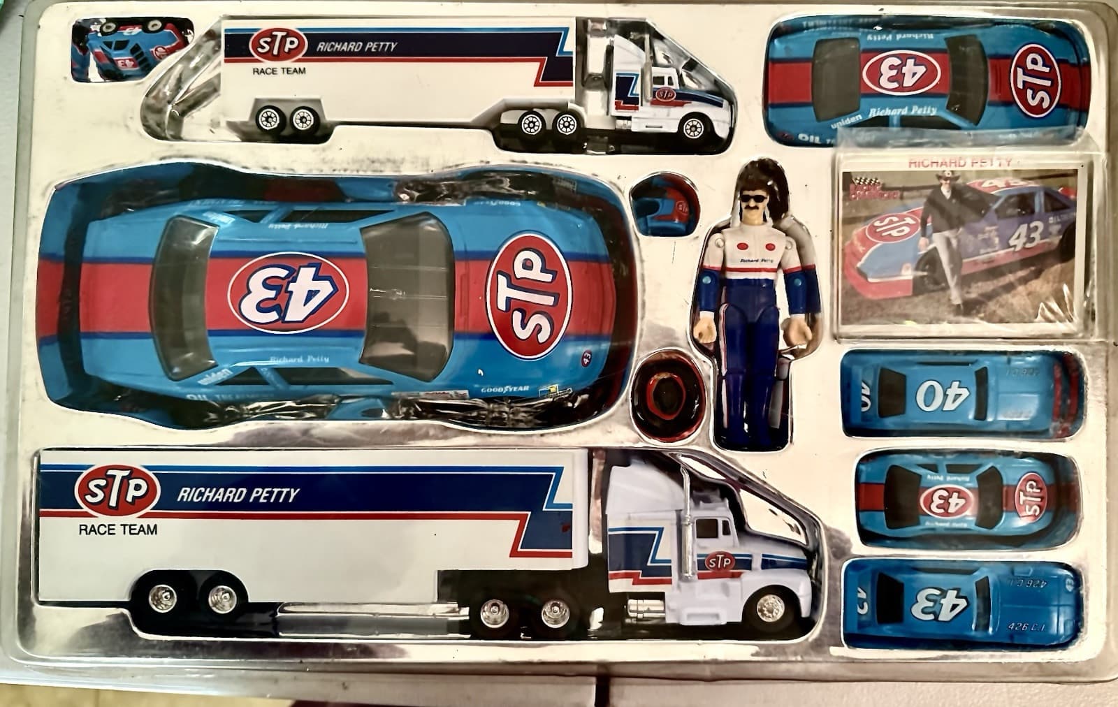 Racing Champions Richard Petty Limited Edition Collectors Set NASCAR Open Box