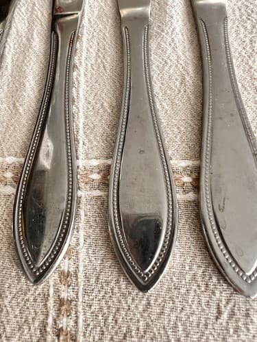 Four Pfaltzgraff AMERICAN BEAD Stainless 18/0 Knives EUC - Thumbnail 2