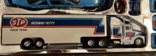 Racing Champions Richard Petty Limited Edition Collectors Set NASCAR Open Box - Thumbnail 4