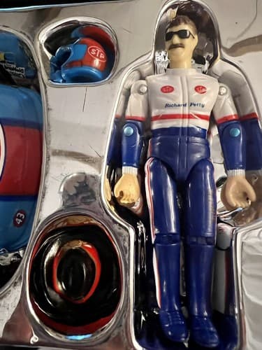 Racing Champions Richard Petty Limited Edition Collectors Set NASCAR Open Box - Thumbnail 9