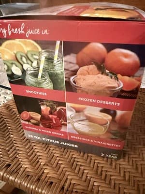 Black+Decker 32oz Citrus Juicer CJ625 New in Box – 2 Cones, Adjustable Pulp - Thumbnail 2