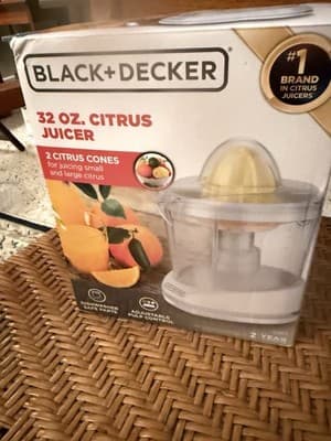 Black+Decker 32oz Citrus Juicer CJ625 New in Box – 2 Cones, Adjustable Pulp - Thumbnail 3