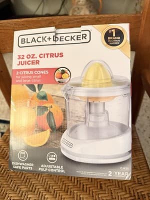 Black+Decker 32oz Citrus Juicer CJ625 New in Box – 2 Cones, Adjustable Pulp