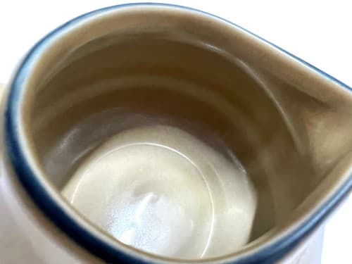 Pfaltzgraff Folk Art #414Y Pitcher/Gravy Boat Tan & Blue Mint Condition! - Thumbnail 3