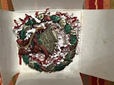 Russ Heirloom Collection Christmas Bells Wreath Ornament Metal 5918 w/ Box - Thumbnail 4