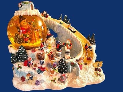 Grandeur Noel Collector Edition Musical Animated Waterglobe Santa Workshop - Thumbnail 3