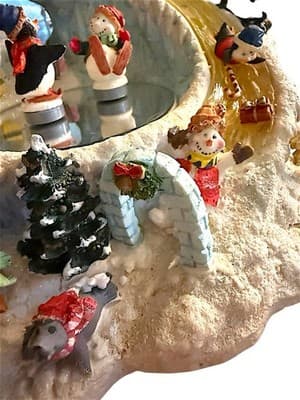 Grandeur Noel Collector Edition Musical Animated Waterglobe Santa Workshop - Thumbnail 6