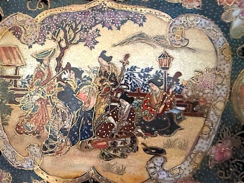 Vintage Japanese Satsuma Moriage Cabinet Plate Geisha Blue Gold 10” - Thumbnail 3