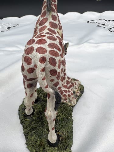 Giraffe with Baby 7” Figurine Room Decor - Thumbnail 3