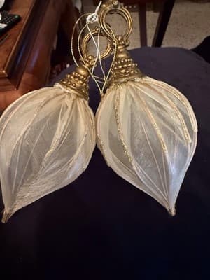 Pair of Victorian-Style Mesh Finial Ornaments – Gold & Ivory – 7” Set of 2 - Thumbnail 2
