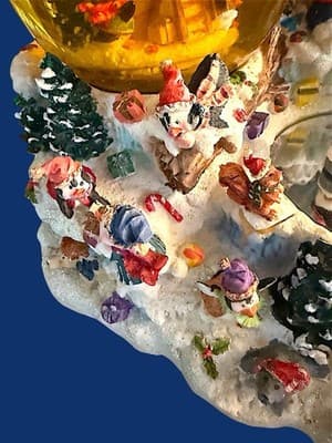 Grandeur Noel Collector Edition Musical Animated Waterglobe Santa Workshop - Thumbnail 4