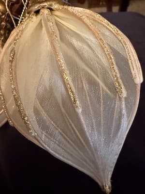 Pair of Victorian-Style Mesh Finial Ornaments – Gold & Ivory – 7” Set of 2 - Thumbnail 4