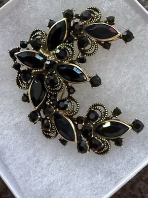 Vintage Black Rhinestone Crescent Brooch Gold Tone Filigree Scrolls 3” Unsigned - Thumbnail 7