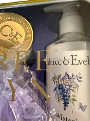 Crabtree & Evelyn 4 pc Wisteria Gift Tin Body Lotion +Body Wash + Soap + Loofah - Thumbnail 2
