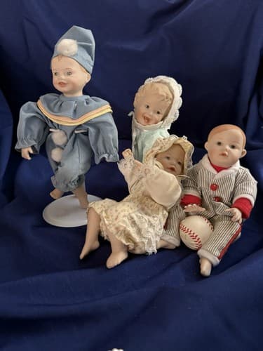 Ashton-Drake Yolanda Bello Porcelain Dolls (Lot of 4) - Thumbnail 6